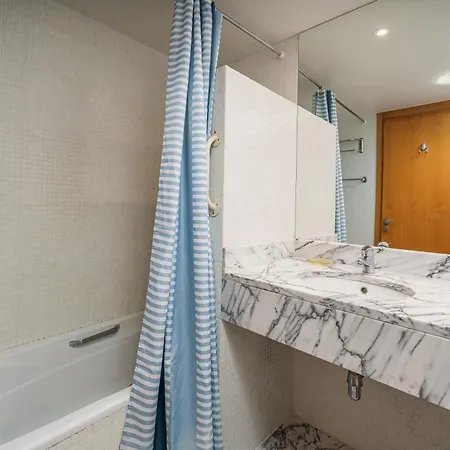 Apartment Pool View In Marina #1976